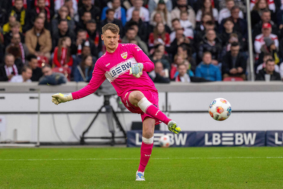 Alexander N&uuml;bel: Lange nicht gefordert gegen Borussia Dortmund.  Konnte beim Tor nichts machen. Note: 3