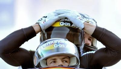 Die Crew vom Viererbob Deutschland 1 ist mit dem dritten Platz nicht zufrieden.