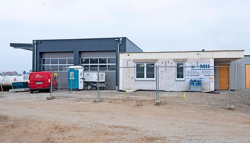 Die neue Feuerwache neben dem Projekt-Campus soll Mitte des Jahres in Betrieb gehen
.
Foto: Mario Berger