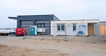 Die neue Feuerwache neben dem Projekt-Campus soll Mitte des Jahres in Betrieb gehen
.
Foto: Mario Berger