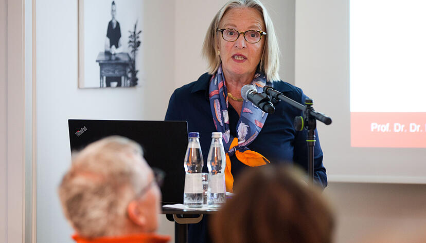 International renommierte Wissenschaftlerin, brillante Rednerin, schlagfertige Frau: Die Historikerin Ute Frevert im Literaturhaus Heilbronn.