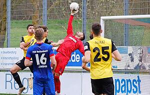 Torhüter Thomas Bromma macht sich in dieser Szene lang und hielt seine Mannschaft mit seinen Paraden beim Sieg gegen die SG Sonnenhof Großaspach im Spiel. Torhüter Thomas Bromma macht sich in dieser Szene lang und hielt seine Mannschaft mit seinen Paraden beim Sieg gegen die SG Sonnenhof Großaspach im Spiel.