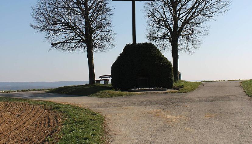 Der Gedenkstein beim Soldatengrab bei Neudenau-Herbolzheim ist mittlerweile weg. Foto: Simon Gajer Der Gedenkstein beim Soldatengrab bei Neudenau-Herbolzheim ist mittlerweile weg. Foto: Simon Gajer