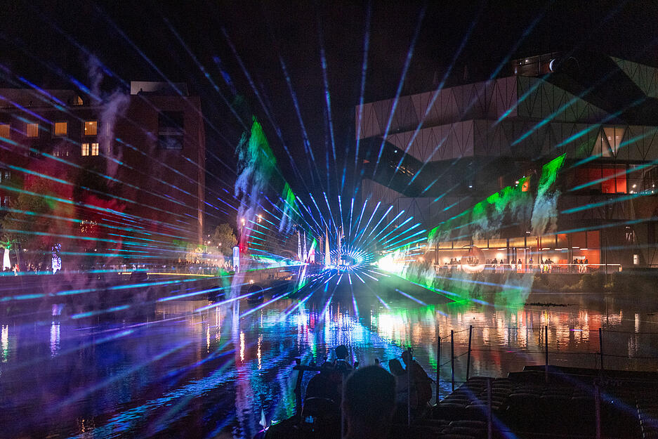Bunt strahlte der Neckar in Heilbronn zum Start des Lichterfestes am Donnerstag. Bunt strahlte der Neckar in Heilbronn zum Start des Lichterfestes am Donnerstag.