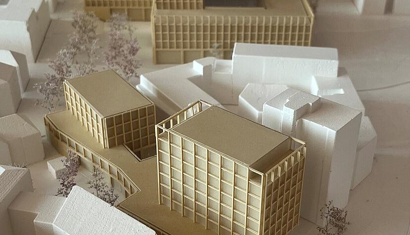 Im Vordergrund der Neubau an der Allee, in Richtung Norden schlie&szlig;t sich das neue Areal der Kreissparkasse an.