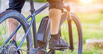 Mountainbikes sind heraus aus der Nische. Mit Akku-Unterst&uuml;tzung sind sie heute f&uuml;r viele Radler eine Option. Foto: mmphoto/stock.adobe.com