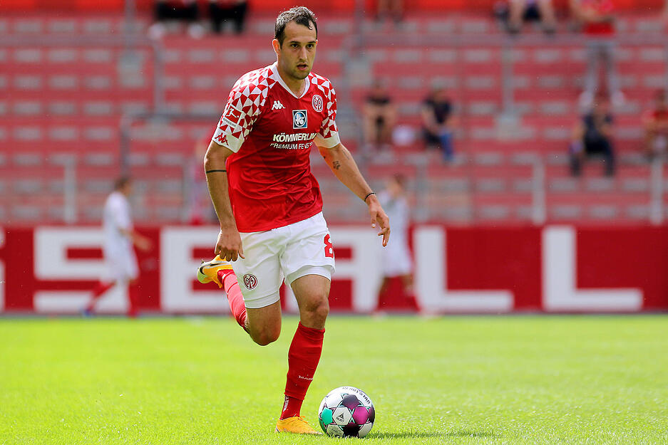 1. FSV Mainz 05 – Trikotpreis: 84,99 Euro – Beflockung: 14,95 Euro