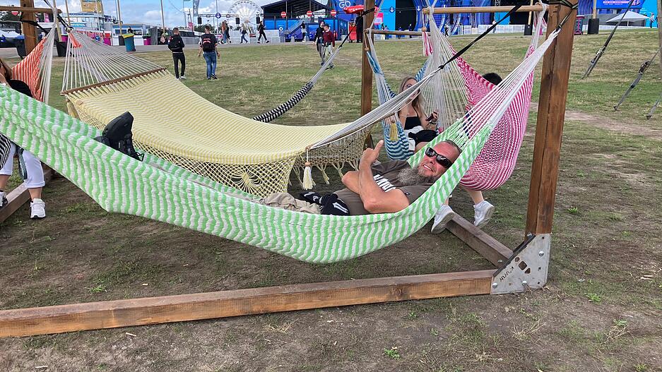 Auch Entspannung kommt beim Glücksgefühle-Festival nicht zu kurz. In Hängematten können sich Besucher am Hockenheimring entspannen.