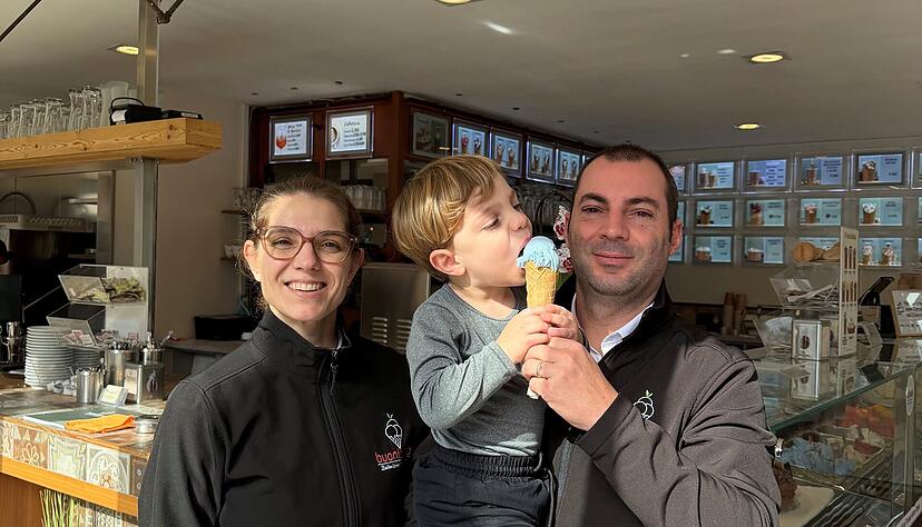 Das Eiscaf&eacute; Buonissimo mit Betreiber Jackson Carrer in der S&uuml;lmer City in Heilbronn erwartet bereits G&auml;ste.