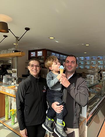 Das Eiscaf&eacute; Buonissimo mit Betreiber Jackson Carrer in der S&uuml;lmer City in Heilbronn erwartet bereits G&auml;ste.