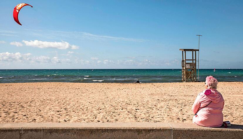 Deutsche Touristen zieht es über Ostern nach Mallorca. Die Insel ist kein Corona-Risikogebiet mehr, die Quarantäne nach der Rückkehr entfällt. Foto: dpa