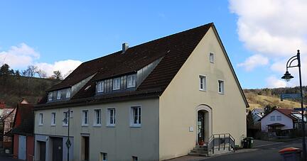 Düstere Stimmung unter blauem Himmel: Einige Mütter im Eberstaler Kindergarten "Schatztruhe" beschweren sic h über die Betreuung. Eine Mutter hat einen Anwalt eingeschaltet.
Foto: Götz Greiner