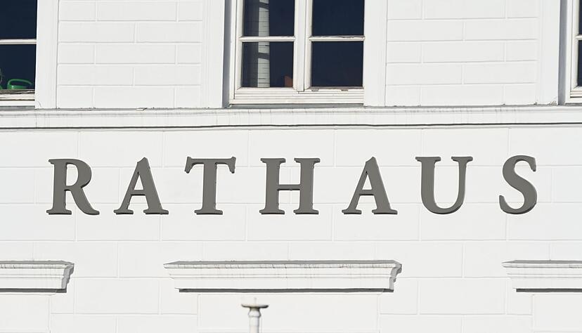 In Asselfingen fängt im nächsten Jahr der jüngste hauptamtliche Bürgermeister an. (Symbolbild)