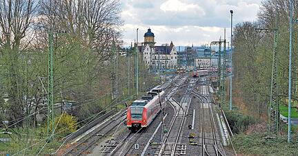 Regionalbahn in Heilbronn: Die Frankenbahn gilt als verspätungsanfällig, weil es an vielen Stellen bei der Infrastruktur hapert.
Foto: Archiv/Mugler