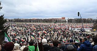 Bis zum Nachmittag z&auml;hlte die Polizei bereits 200.000 Teilnehmer auf der Iran-Demo auf der Theresienwiese.