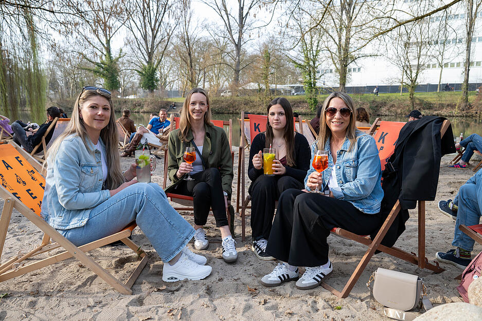 Die ersten Aperol Spritz sind in der Kaffeebucht schon über die Theke gegangen. Die ersten Aperol Spritz sind in der Kaffeebucht schon über die Theke gegangen.
