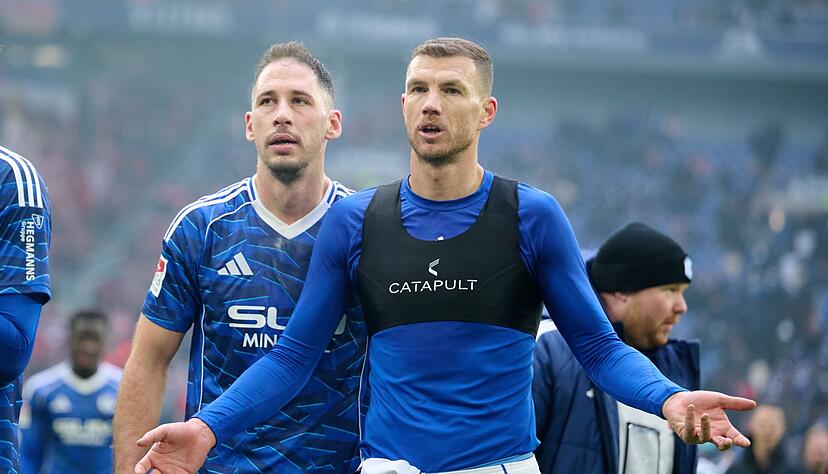 Edin Dzeko (r) und Nikola Katic stehen Schalke vorerst nicht zur Verf&uuml;gung. (Archivbild)
