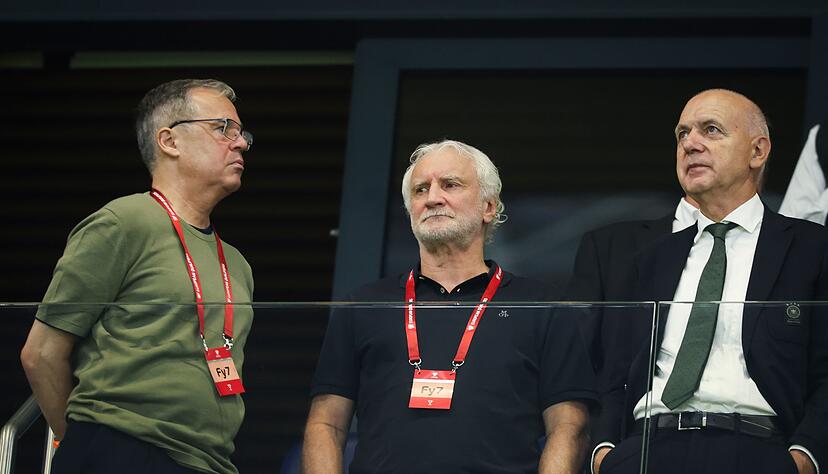 Verspricht einen anderen Auftritt im nächsten Spiel: DFB-Geschäftsführer Andreas Rettig (l). Verspricht einen anderen Auftritt im nächsten Spiel: DFB-Geschäftsführer Andreas Rettig (l).
