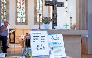 Seelenschmaus in der Nikolaikirche, bei dem es zwei Mal die Woche ein günstiges Essen mit Lesung oder Musik gibt. Seelenschmaus in der Nikolaikirche, bei dem es zwei Mal die Woche ein günstiges Essen mit Lesung oder Musik gibt.