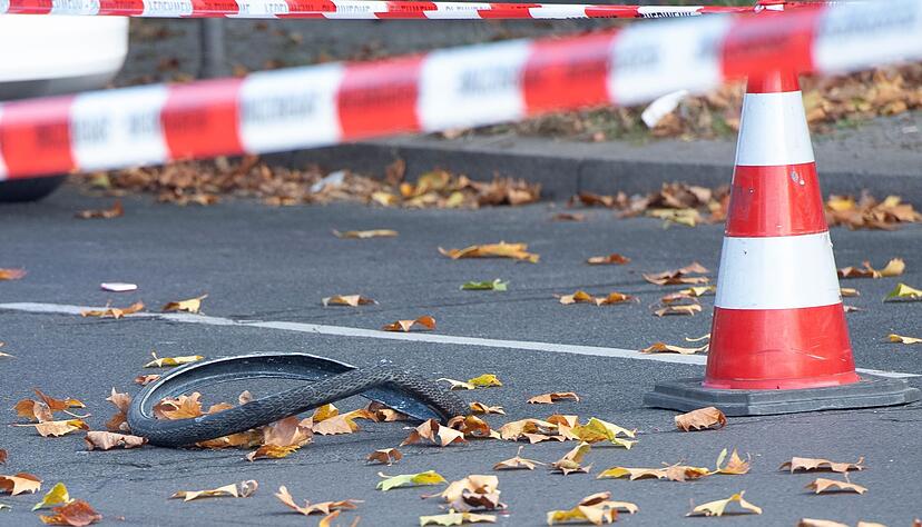 Die Radfahrerin wurde drei Tage nach dem Unfall mit einem Lastwagen für hirntot erklärt. Die Radfahrerin wurde drei Tage nach dem Unfall mit einem Lastwagen für hirntot erklärt.