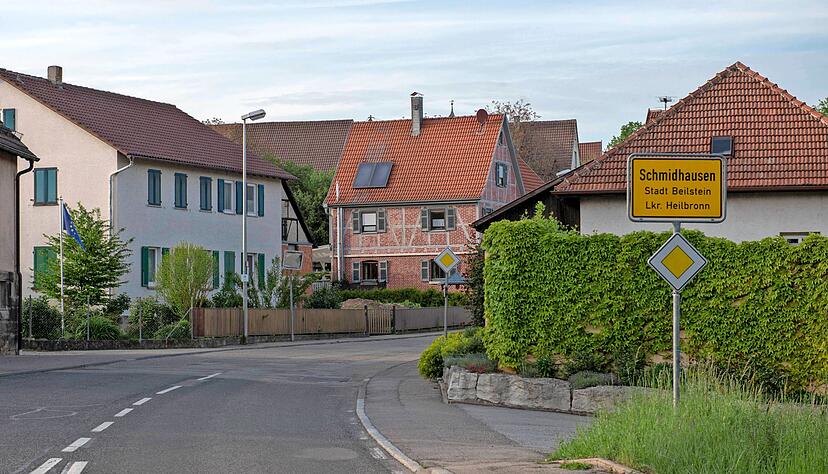 Schmidhausen erhält eine Verjüngungskur: Der Beilsteiner Teilort soll in den nächsten 15 Jahren umfassend modernisiert werden. Dabei ist auch die Eigeninitiative der Eigentümer gefragt.
Foto: Christiana Kunz Schmidhausen erhält eine Verjüngungskur: Der Beilsteiner Teilort soll in den nächsten 15 Jahren umfassend modernisiert werden. Dabei ist auch die Eigeninitiative der Eigentümer gefragt.
Foto: Christiana Kunz