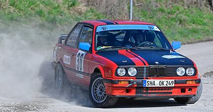 Oliver Kübler und Michael Hochhäuser starten für den HWRT Wohlmuthausen − wie bei der Unterland-Hohenlohe-Wertungsfahrt − in ihrem BMW 318is.
Foto: Mario Berger