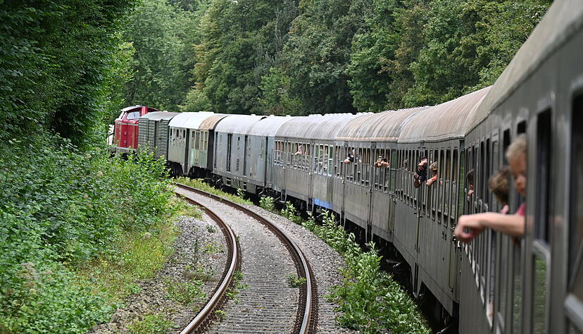 Die historische Dampflok aus den 50er-Jahren fuhr von Crailsheim nach Öhringen und zurück. Bei den Fahrgästen kam die Fahrt gut an.