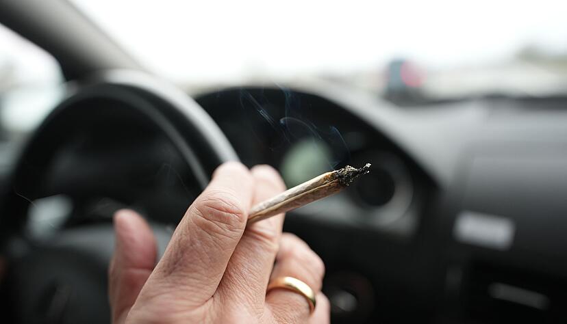 Schon in geringem Ma&szlig; kann der Mischkonsum von Cannabis und Alkohol zu Einschr&auml;nkungen der Fahrt&uuml;chtigkeit f&uuml;hren, sagen Experten.
