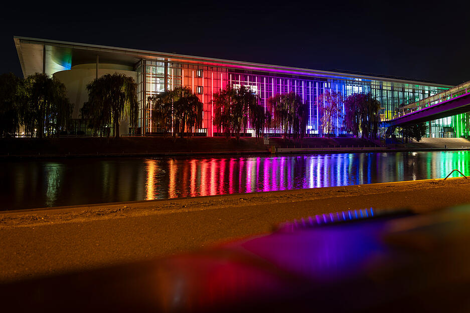 Die Autostadt auf dem Gelände vom Volkswagen Stammwerk am Abend. Die Autostadt auf dem Gelände vom Volkswagen Stammwerk am Abend.