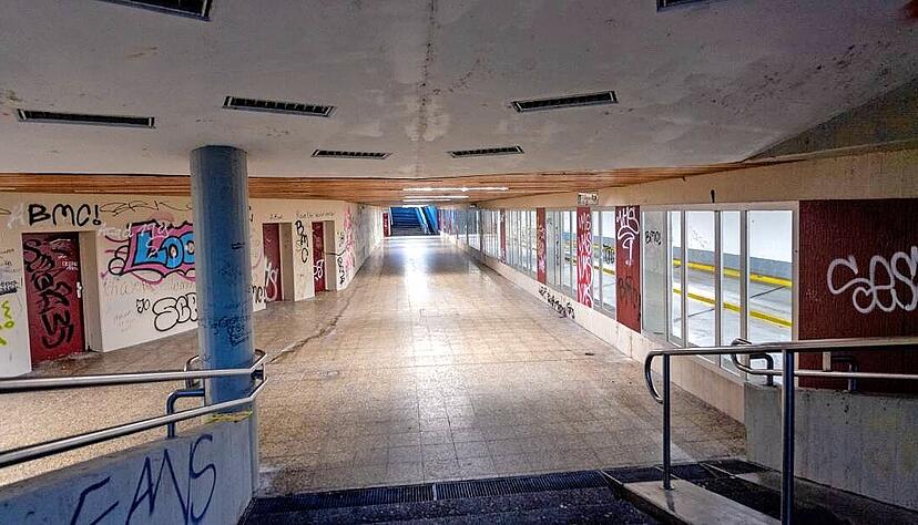 Die Heilbronner Theaterpassage birgt die letzte Fußgängerunterführung unter der Allee, drei andere wurden zugeschüttet. Die Heilbronner Theaterpassage birgt die letzte Fußgängerunterführung unter der Allee, drei andere wurden zugeschüttet.