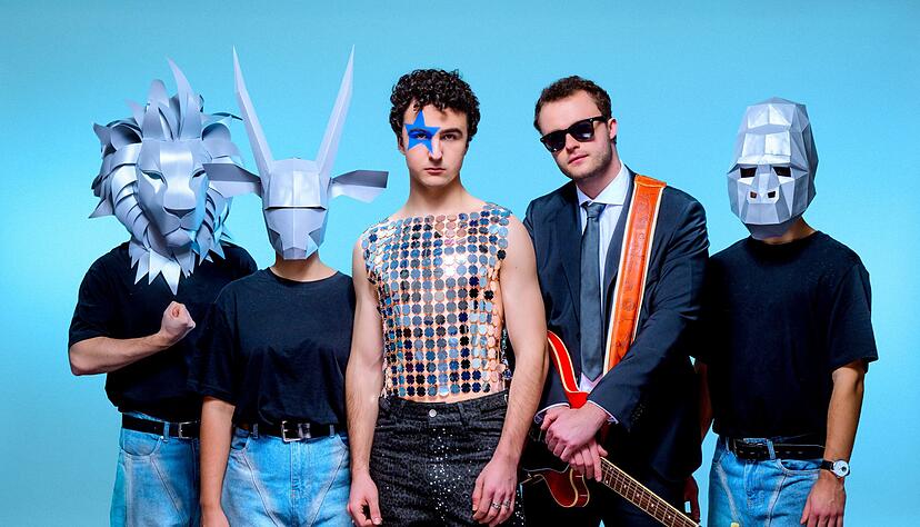 Der 19-jährige Sänger Cosmó vertritt Österreich beim 70. ESC im Mai in Wien Der 19-jährige Sänger Cosmó vertritt Österreich beim 70. ESC im Mai in Wien