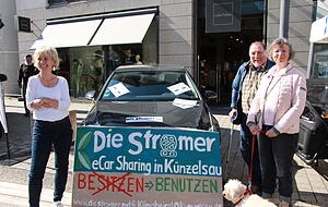 Der Klimabeirat K&uuml;nzelsau und der Verein Die Stromer werben bei "K&uuml;nmobil" f&uuml;r E-Car-Sharing.