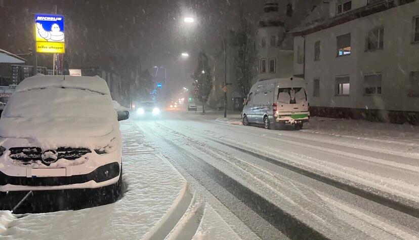 In Villingen-Schwenningen liegt bereits eine Schneedecke: In anderen Regionen in Baden-Württemberg soll es in der Nacht auf Freitag ebenfalls weiß werden. In Villingen-Schwenningen liegt bereits eine Schneedecke: In anderen Regionen in Baden-Württemberg soll es in der Nacht auf Freitag ebenfalls weiß werden.