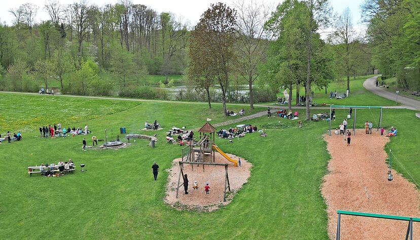 Seit Karsamstag haben die neuen P&auml;chter den Kiosk am Schleierhofer See ge&ouml;ffnet. Das Gesch&auml;ft l&auml;uft pr&auml;chtig, erz&auml;hlt P&auml;chterin Ivana Majcen