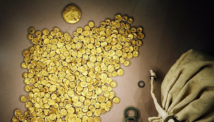 Der 3,7 Kilogramm schwere Kelten-Goldschatz wurde einst in einer Bodenvitrine im Museum in Manching ausgestellt. (Archivbild)