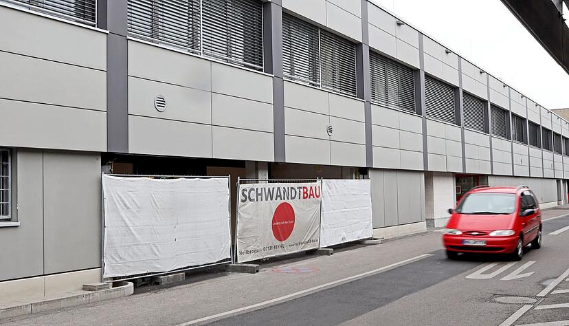 Smyths Toys eröffnet im November eine 2000 Quadratmeter große Filiale im ehemaligen Toom-Markt im Kaufland Neckarsulm. Zurzeit laufen die Umbauarbeiten − unter anderem wird ein neuer Eingang geschaffen.
Foto: Ralf Seidel Smyths Toys eröffnet im November eine 2000 Quadratmeter große Filiale im ehemaligen Toom-Markt im Kaufland Neckarsulm. Zurzeit laufen die Umbauarbeiten − unter anderem wird ein neuer Eingang geschaffen.
Foto: Ralf Seidel