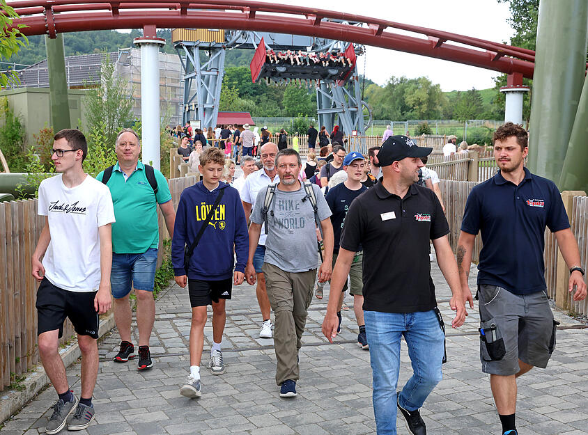 Im Erlebnispark Tripsdrill in Cleebronn bekamen die Stimme-Leser exklusive Einblicke und Informationen zum Ablauf hinter den Kulissen. Im Erlebnispark Tripsdrill in Cleebronn bekamen die Stimme-Leser exklusive Einblicke und Informationen zum Ablauf hinter den Kulissen.