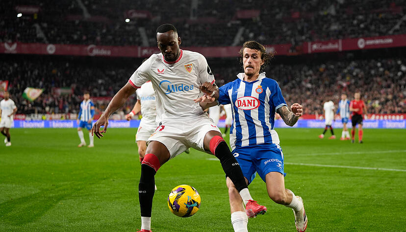 Dodi Lukebakio steht beim FC Sevilla unter Vertrag. Der VfB Stuttgart soll Interesse an einer Verpflichtung haben.