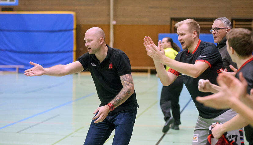 Trainer Goran Mijic (links) und Aufbauspieler Nils Maisel (rechts) verschafften sich mit den Heilbronn Reds dank eines Ausw&auml;rtssiegs beim SV Fellbach II weitere Luft im Tabellenkeller der Basketball-Regionalliga.