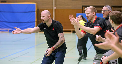 Trainer Goran Mijic (links) und Aufbauspieler Nils Maisel (rechts) verschafften sich mit den Heilbronn Reds dank eines Ausw&auml;rtssiegs beim SV Fellbach II weitere Luft im Tabellenkeller der Basketball-Regionalliga.