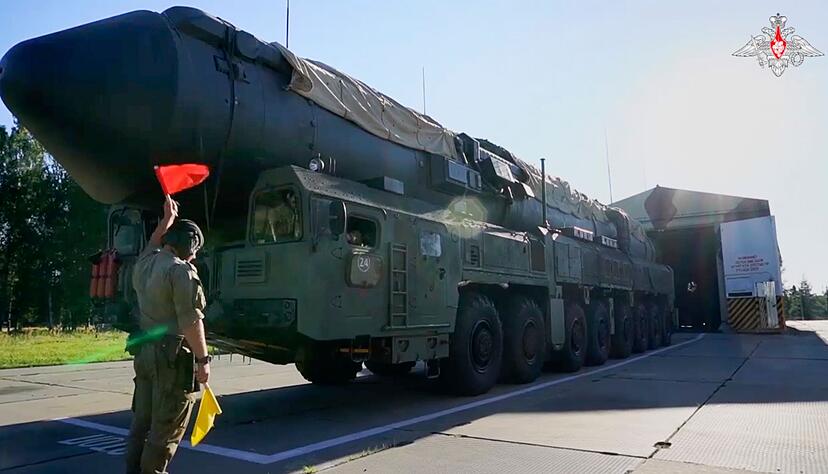 Ein russischer Raketenwerfer des Typs Jars bei einer &Uuml;bung. (Archivbild)