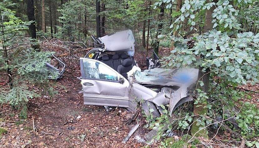Bei einem Unfall bei Waldenburg ist am Samstagmorgen ein Mann gestorben. Bei einem Unfall bei Waldenburg ist am Samstagmorgen ein Mann gestorben.