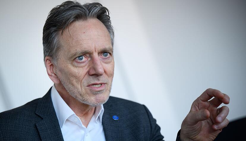 BKA-Pr&auml;sident Holger M&uuml;nch ist offen f&uuml;r die Debatte &uuml;ber ein Social-Media-Verbot. (Archivbild)