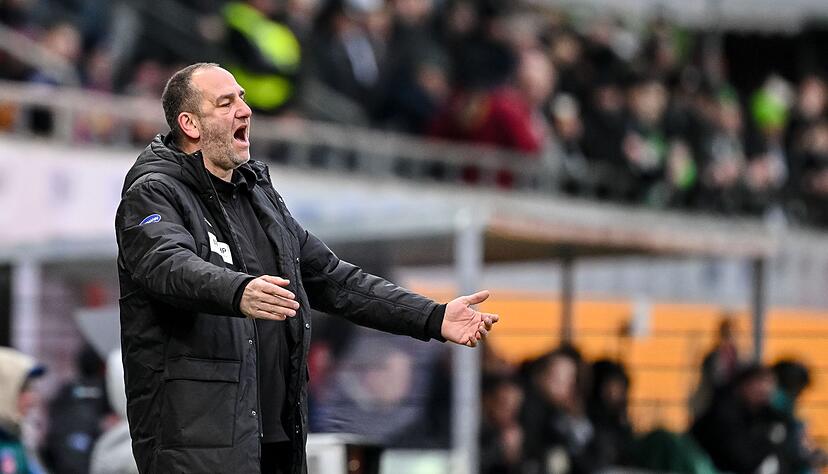 Frank Schmidt und der 1. FC Heidenheim machen eine schwere Zeit durch.