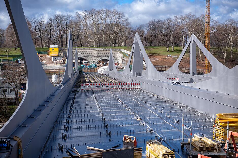 Auch Br&uuml;cken wie hier in der N&auml;he des Rosensteinparks m&uuml;ssen in Stuttgart gebaut werden, um die Neuordnung des Bahnknotens zu realisieren.