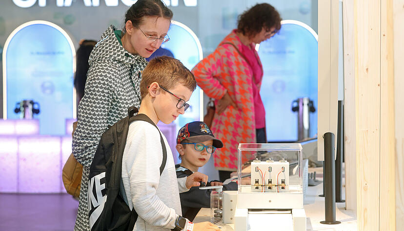 Zum Beispiel im KI-Pavillon: Die Experimenta macht Naturwissenschaft und Technik zum Erlebnis für Groß und Klein. Zum Beispiel im KI-Pavillon: Die Experimenta macht Naturwissenschaft und Technik zum Erlebnis für Groß und Klein.