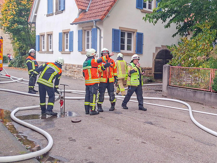 Die Feuerwehr ist im Einsatz.