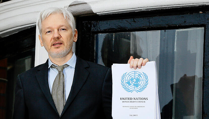 Wikileaks-Gründer Julian Assange spricht auf dem Balkon der ecuadorianischen Botschaft in London. Wikileaks-Gründer Julian Assange spricht auf dem Balkon der ecuadorianischen Botschaft in London.