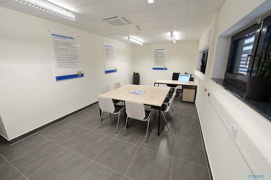 Ein Schulungsraum steht der Belegschaft zur Verf&uuml;gung.