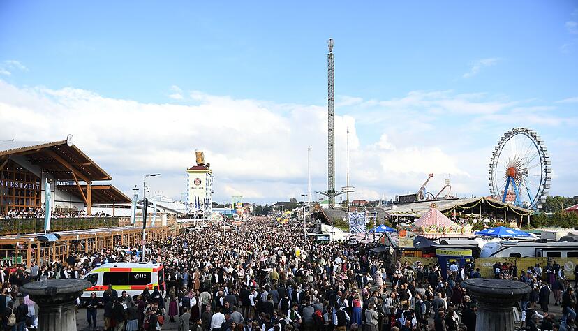 Verletzte gab es aber nach ersten Erkenntnissen nicht, nur einige wenige Panikattacken wurden registriert. Verletzte gab es aber nach ersten Erkenntnissen nicht, nur einige wenige Panikattacken wurden registriert.